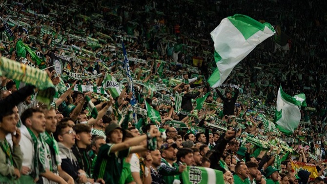 El Betis pide disculpas a la afición por un mensaje de evacuación activado por error en el estadio