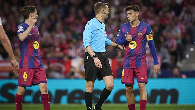 El Barcelona presenta otra queja a la UEFA por el arbitraje ante el Atlético en Champions