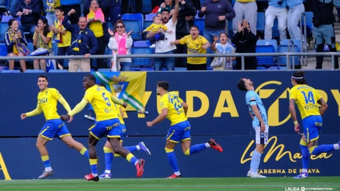 Un doblete de Kirian mete a la UD Las Palmas en el 'Playoff' de ascenso y hunde al Cádiz