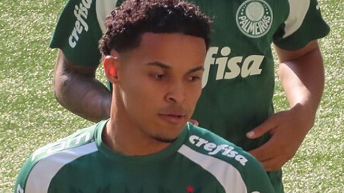 El Flamengo acusa al Almería de incumplir el pago de una deuda por el fichaje de Lázaro