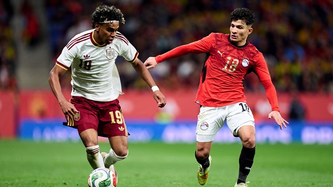 Yamal, sobre los cánticos en el RCDE Stadium: 