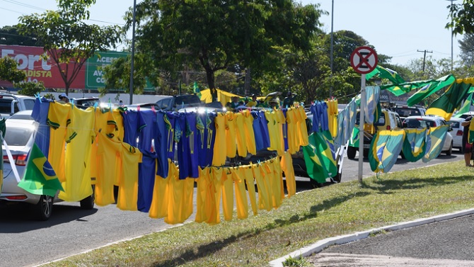 Hong Kong intensifica el control previo al Mundial y confisca 10.000 camisetas falsas