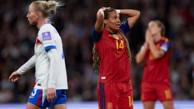 La selección femenina pierde ante Inglaterra y se complica su acceso al Mundial