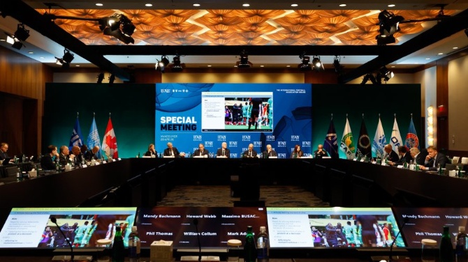 Los jugadores que se tapen la boca al encararse con un rival serán expulsados