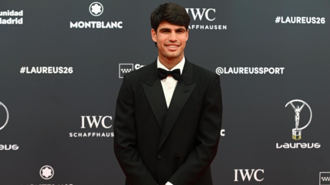Alcaraz gana el Laureus al 'Mejor Deportista' de 2025 y pone en duda jugar Roland Garros