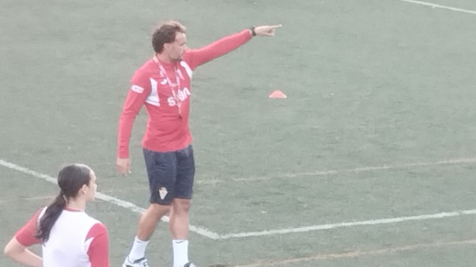 Pedro León apura sus días como jugador y se debate entre el banquillo y presidir el Murcia