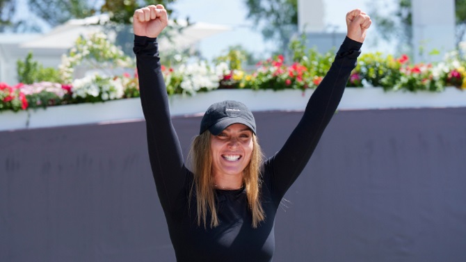 Jessica Bouzas arrasa en su debut en Madrid y Paula Badosa cae eliminada