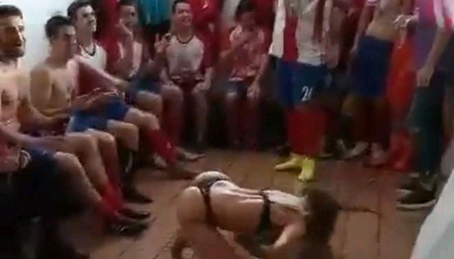 Un momento del show en el vestuario. /&nbsp;DIARI DE GIRONA