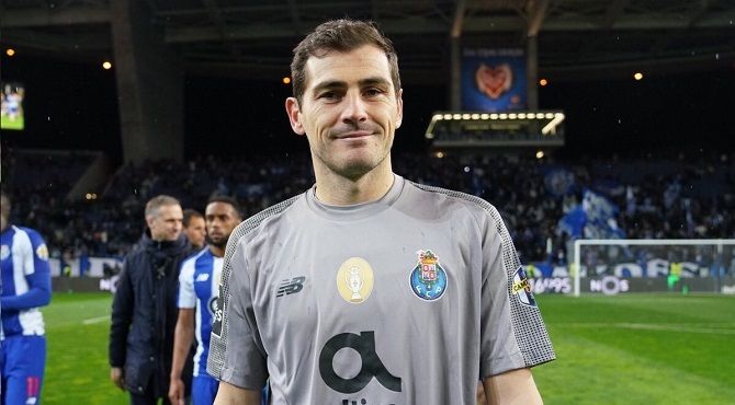 F: Iker Casillas F: Iker Casillas