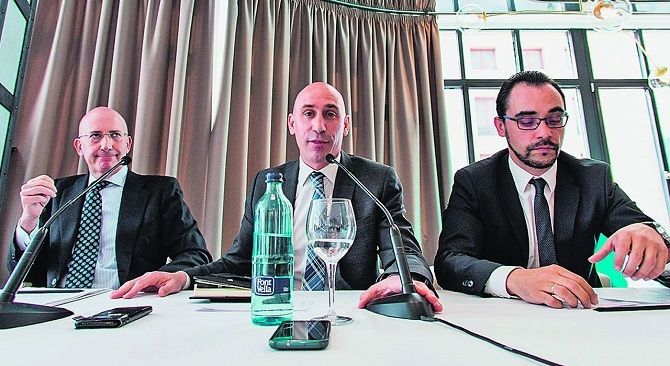 Olivares, a la izquierda de Rubiales Olivares, a la izquierda de Rubiales