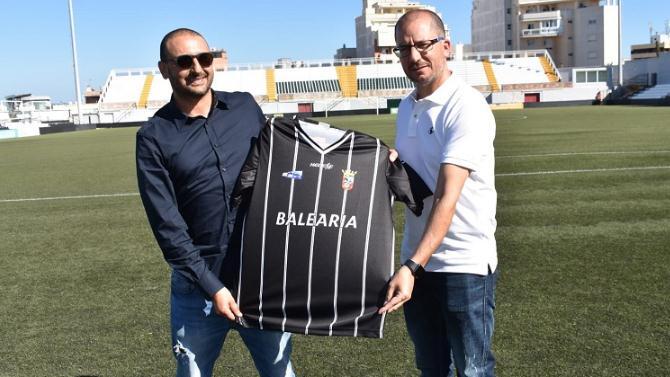 F: ElDesmarque F: ElDesmarque