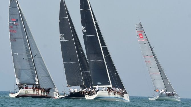 FOTO Jos&eacute; Jordan: La flota de ORC 1 navegando en en aguas valencianas en la pasada edici&oacute;n del Trofeo SM la Reina.