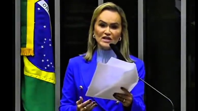 F: Captura v&iacute;deo @DanielaCarneiro