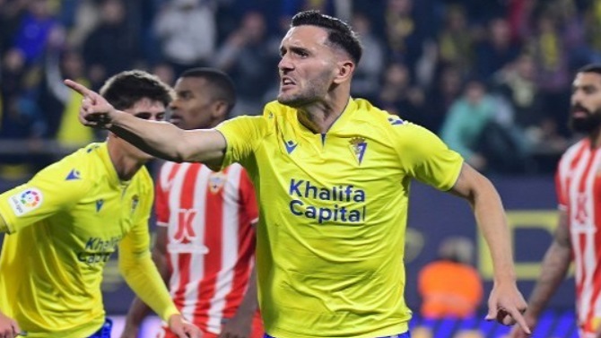 Dos detenidos por estafa al futbolista Lucas Pérez con un pago por valor de 340.000 euros con billetes falsos