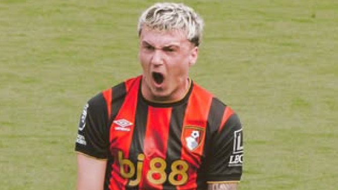 Álex Jiménez, apartado del Bournemouth por supuestos contactos con una menor en RRSS