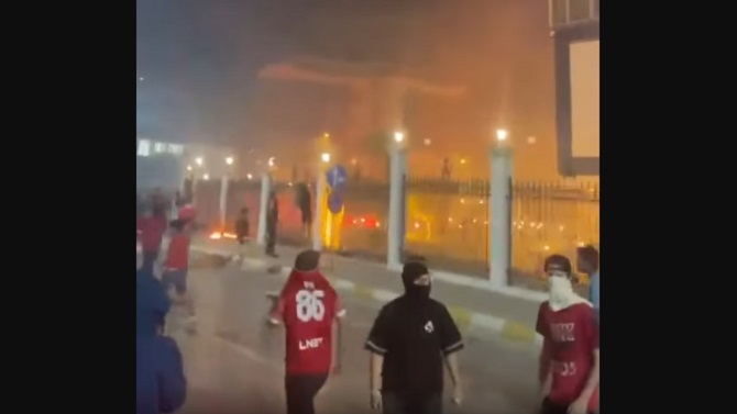 Aficionados del club libio Al Ittihad incendian un edificio del Gobierno en disturbios