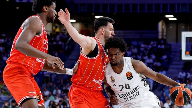 La Euroliga sanciona al Valencia Basket por lanzamiento de objetos ante el Panathinaikos