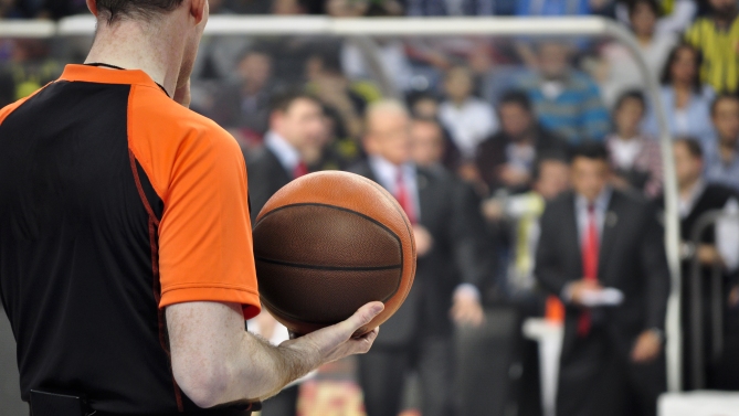 El estamento arbitral reacciona al insulto racista en minibasket al joven árbitro cubano