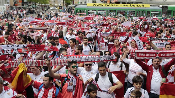 Colectivos sevillistas piden la dimisión del Consejo por la incertidumbre con la venta del club