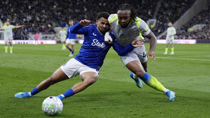 Detenido un aficionado del Everton por insultos racistas contra Semenyo