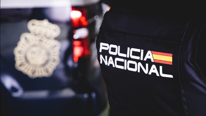 F: Polic&iacute;a Nacional