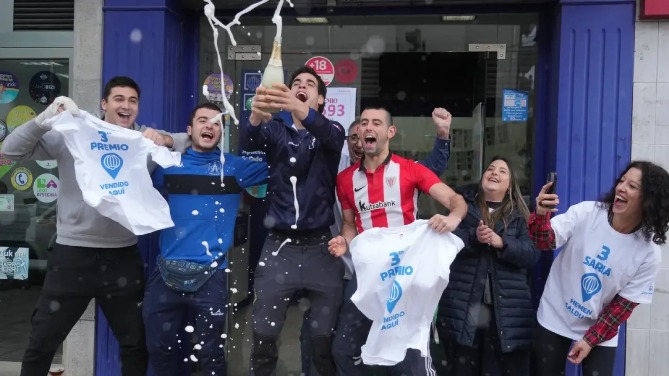 Detienen al presidente de un club por no pagar la Lotería de Navidad premiada