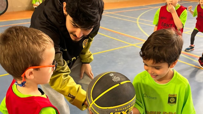 Padres de jugadores de minibasket mandan 
