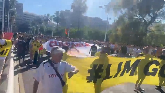 Miles de valencianistas protestan por la gestión de Lim y contra las autoridades locales