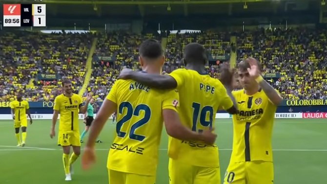 El Villarreal celebra la clasificación con vuelta de honor e himno de la Liga de Campeones