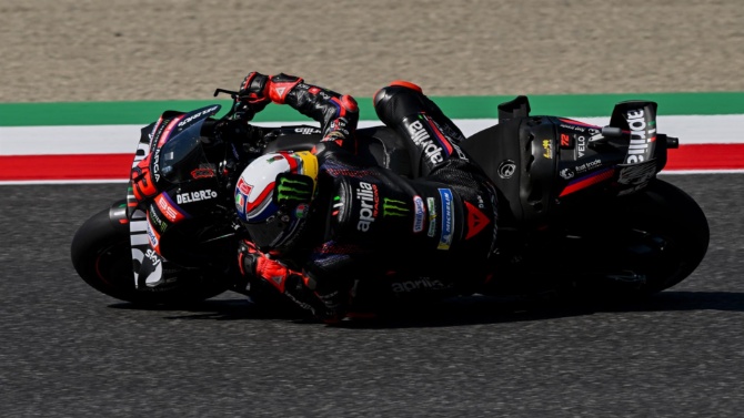 Bezzecchi se impone en casa a Jorge Martín y Manu González afianza su liderato en Moto2