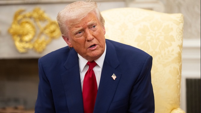 Trump dice que Infantino le dio luz verde para decidir si Irán participa en el Mundial