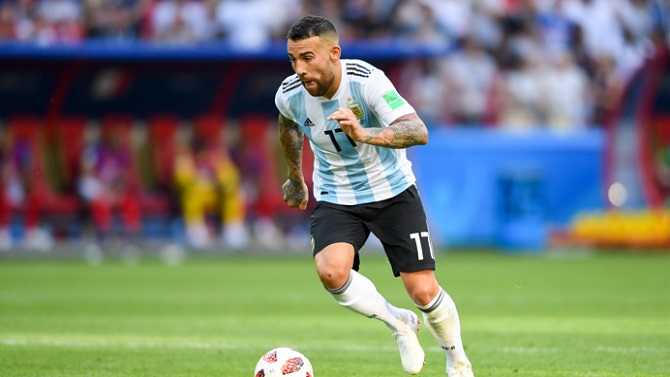 Argentina pretende alinear a Otamendi en el debut mundialista pese a estar sancionado