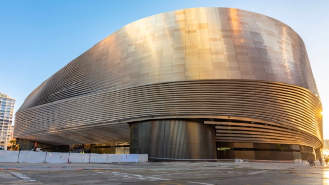 El Real Madrid recupera la posesión del Sky Bar del Bernabéu tras un auto judicial