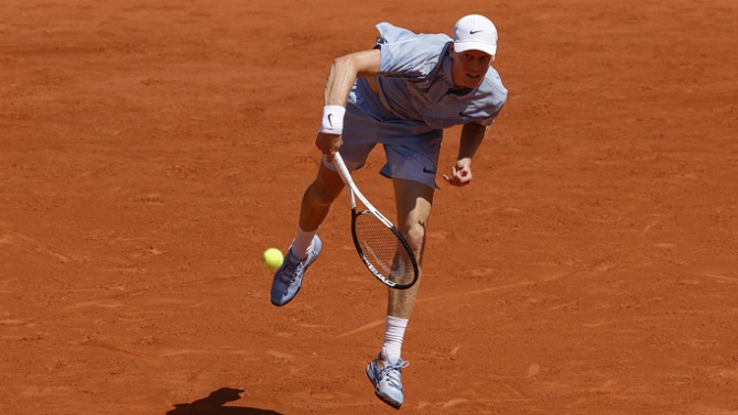 Sinner cae eliminado en la segunda ronda de Roland Garros ante el número 56 de la ATP