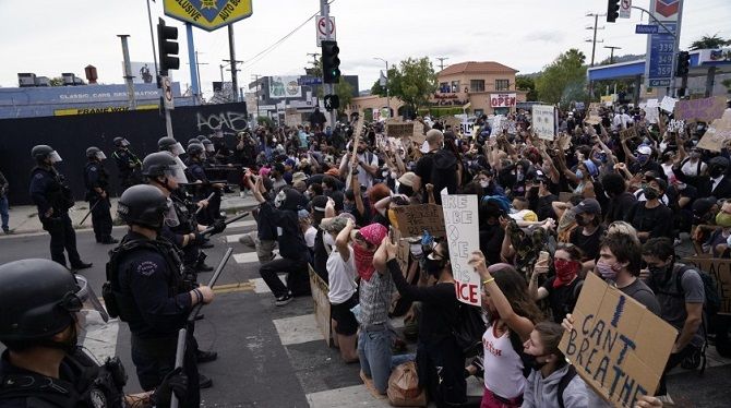 F: Los &Aacute;ngeles Times