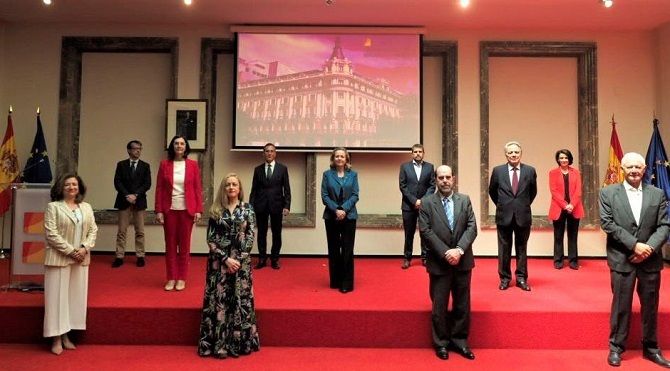 F: Nadia Calvi&ntilde;o