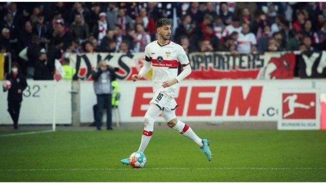 Atakan Karazor en un partido con el Stuttgart | Instagram @atakrzr Atakan Karazor en un partido con el Stuttgart | Instagram @atakrzr