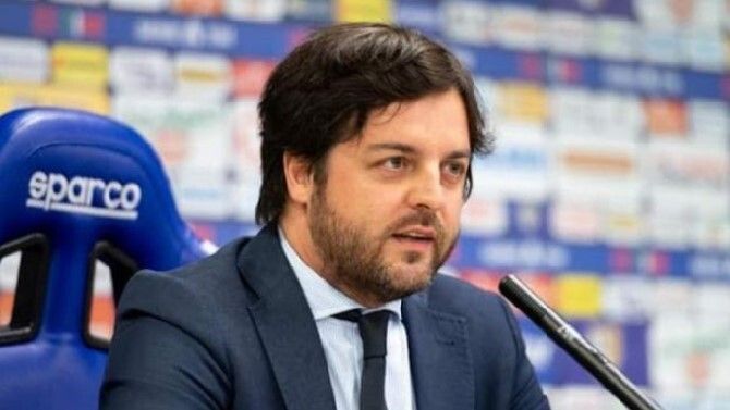 F: Twitter F: Twitter