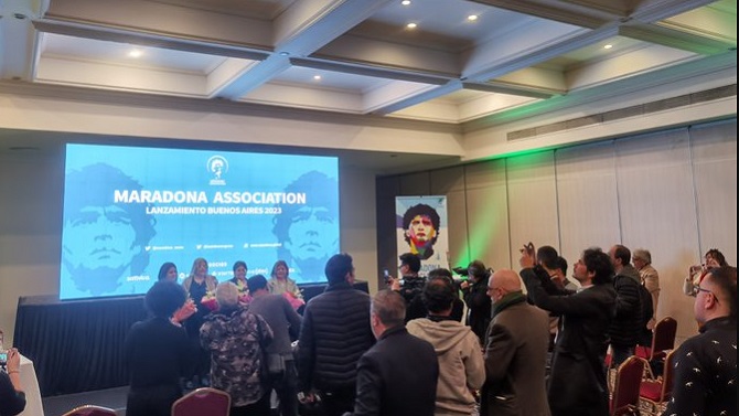 F. @maradona_assoc F. @maradona_assoc