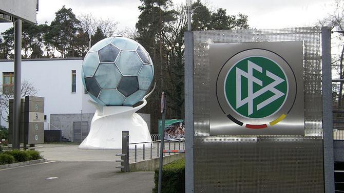 https://es.m.wikipedia.org/wiki/Federaci&oacute;n_Alemana_de_F&uacute;tbol#