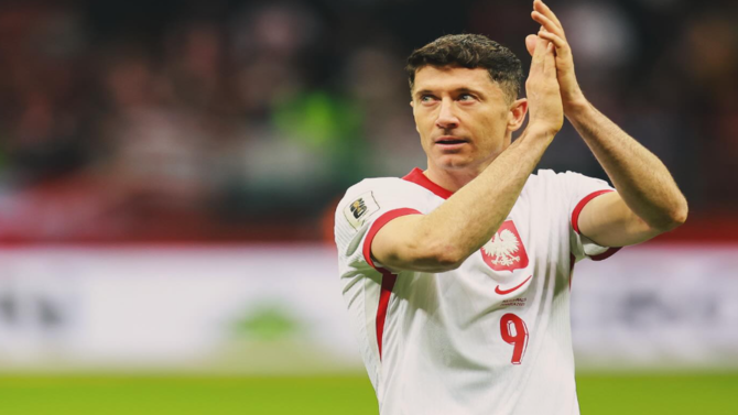 F: Robert Lewandowski (@_rl9)