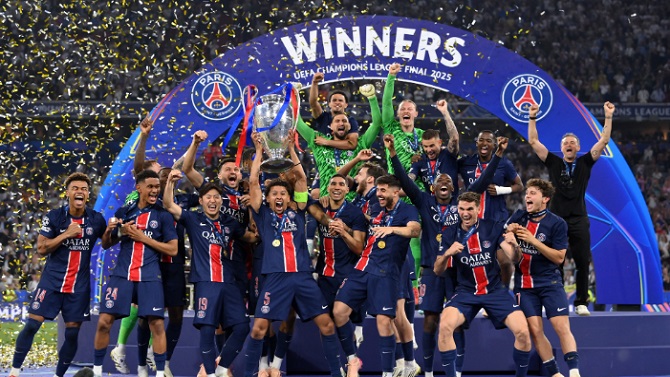 F: Paris Saint-Germain F: Paris Saint-Germain