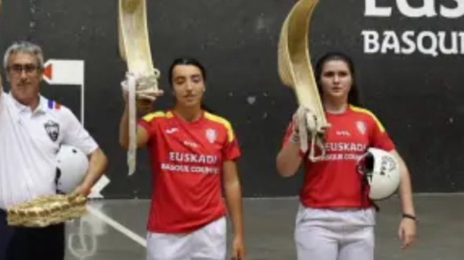 F. Twitter F. Twitter