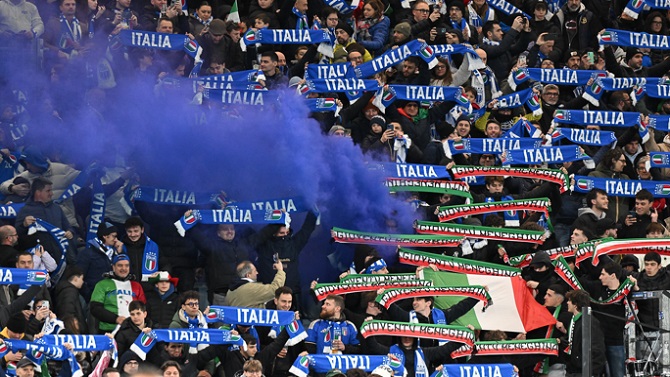 Investigan a siete ultras de extrema derecha por expulsar a familias de la grada en Italia