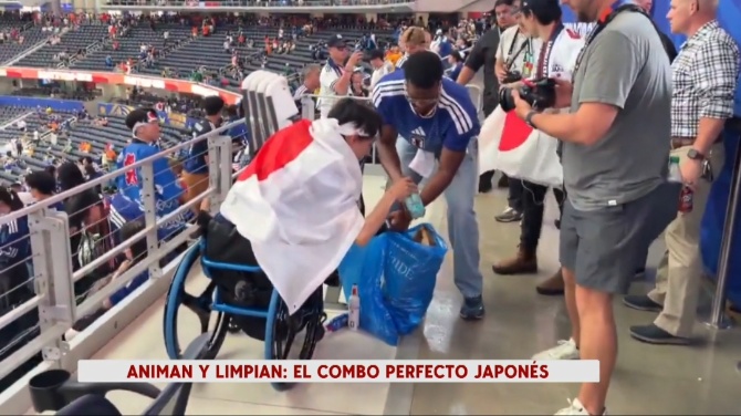 Critican la doble moral de los aficionados japoneses al limpiar los estadios del Mundial
