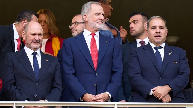 España termina la fase de grupos como primera con la presencia en el palco del Rey Felipe VI