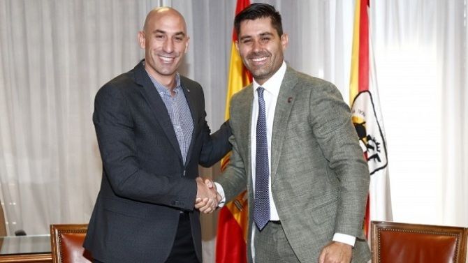 La denuncia de Aganzo contra Rubiales por 'espiarle' no ha prescrito, según el Supremo