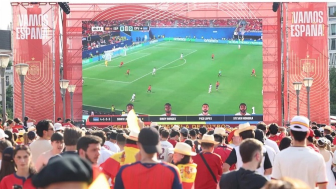 Cancelan el evento con pantalla gigante para ver el España-Arabia Saudí por el calor