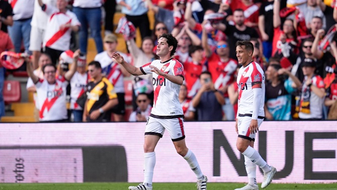 La Comunidad apuesta por mejorar el estadio actual del Rayo con una inversión de 2,5 millones