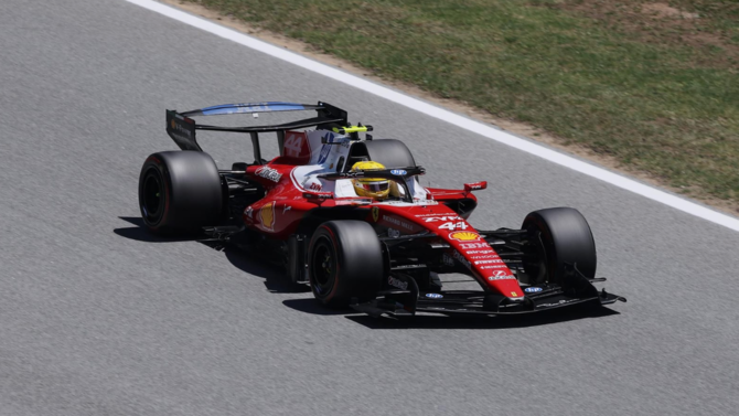 Hamilton conquista Barcelona y logra su primera victoria con Ferrari gracias a Alonso